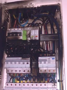 كشف التماس الكهرباء بالرياض